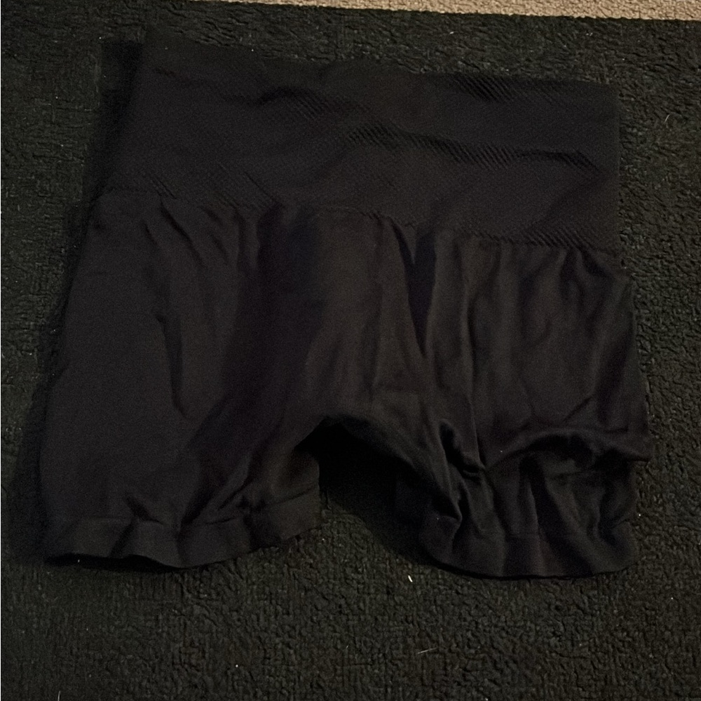 Black spandex shorts l/xl